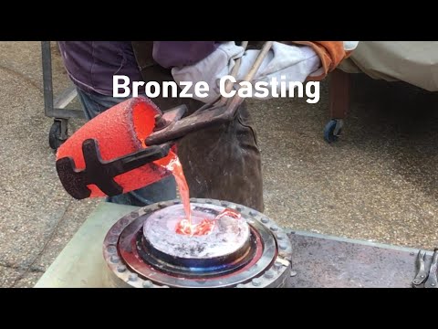 Vacuum Casting Bronze Sculpture Pour